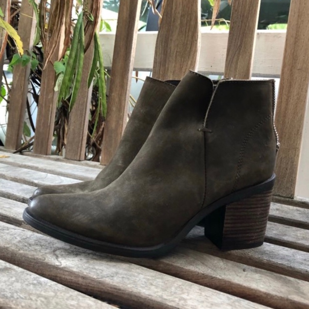 Mossy bootie - Steve Madden - to DIE FOR!